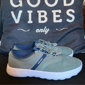 Sperry water shoes kid size 3